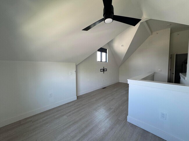 Building Photo - 973 E Broad St