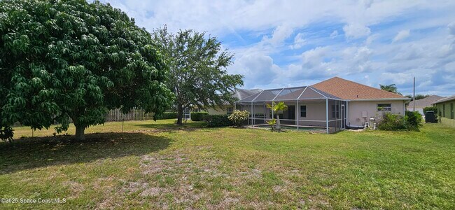 Building Photo - 4951 Somerville Dr