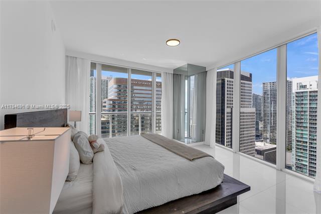 Building Photo - 495 Brickell Ave