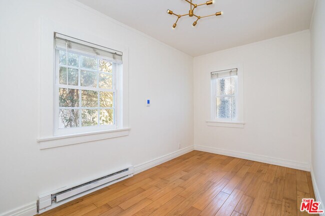 Building Photo - 700 Angelus Pl