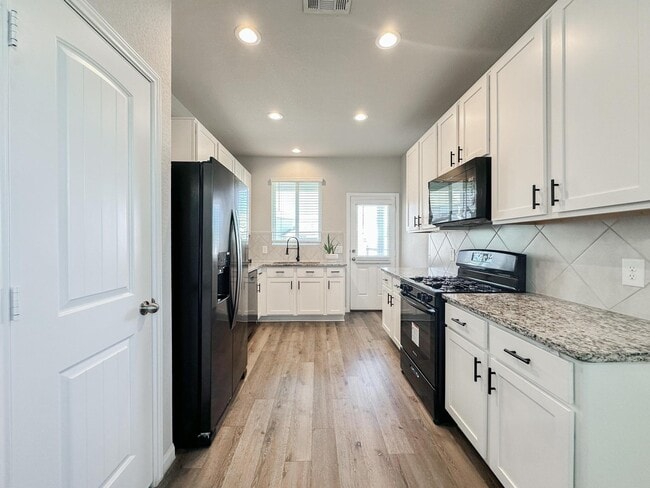 Building Photo - 2506 Moapa Dr