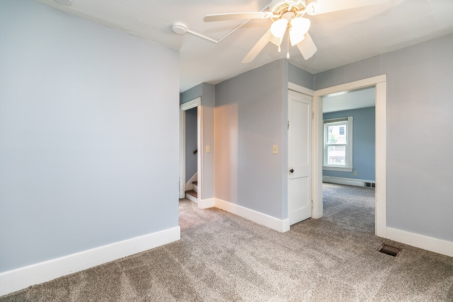 Building Photo - 903 Hudson Ave