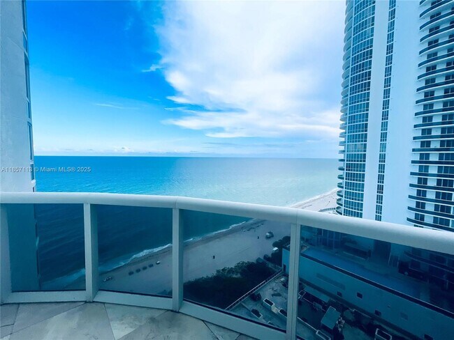 Building Photo - 16001 Collins Ave