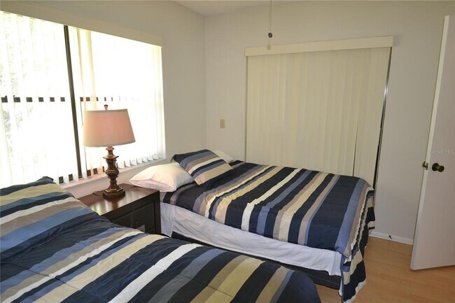 Building Photo - 336 Woodlake Wynde