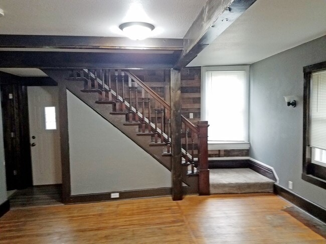Building Photo - 312 6th St S