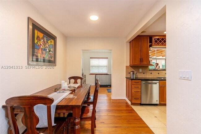 Building Photo - 5760 SW 51st St