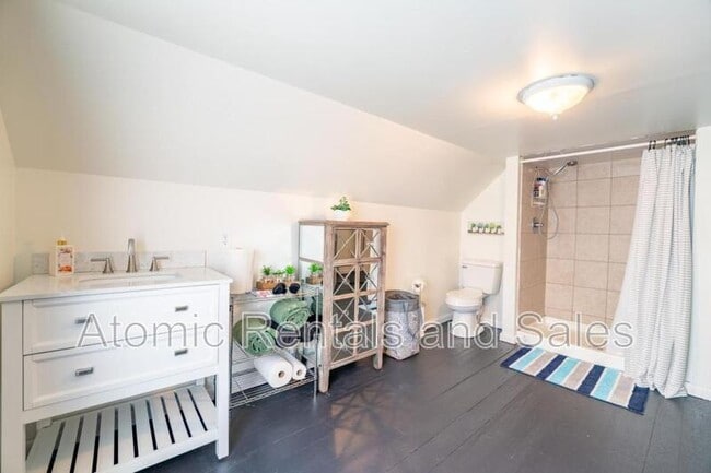 Building Photo - 714 E Jefferson St