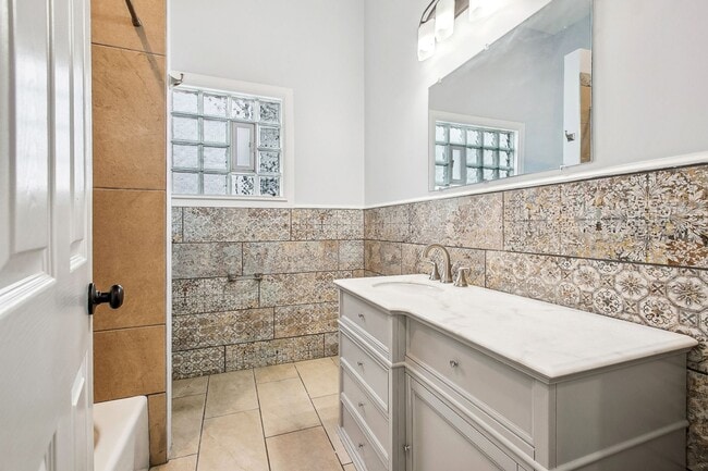 Building Photo - Better Price AND Reduced Deposit! Renovate...