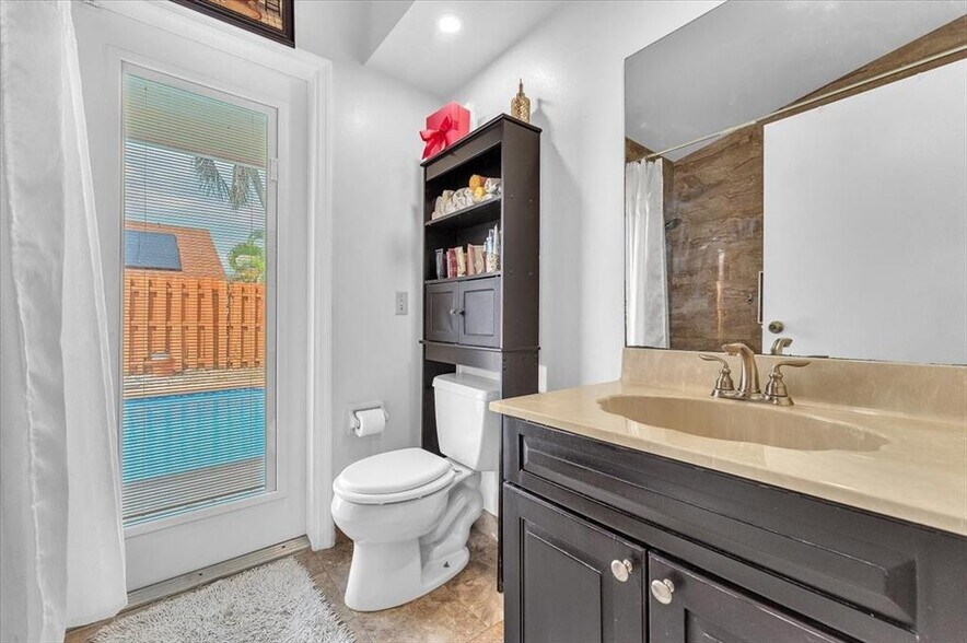 Building Photo - 7377 NW 48th Ct