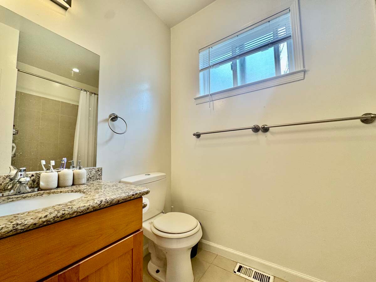 Building Photo - 2209 Haste St