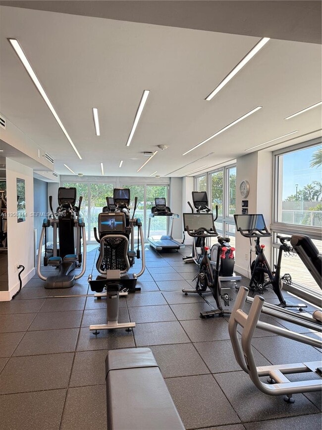 Building Photo - 1541 Brickell Ave