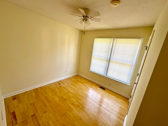 Building Photo - 1033 Holly Point Dr