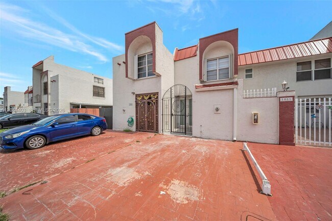 Building Photo - 1083 W 38th St