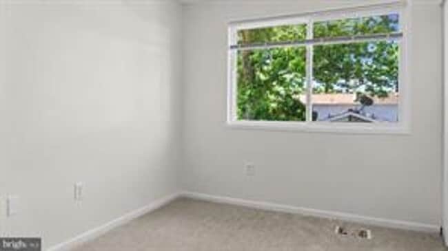 Building Photo - RENOVATED TOWNHOUSE WITH 3 BEDROOMS AND 1.5 BATHS, FENCED BACKYARD