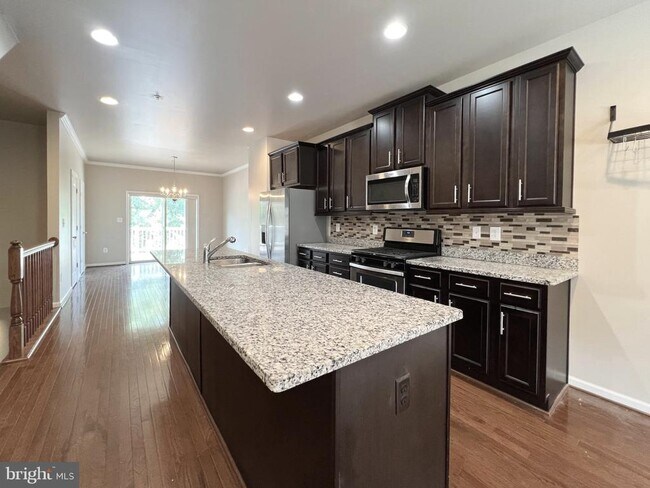 Building Photo - 8141 Hollow Ct