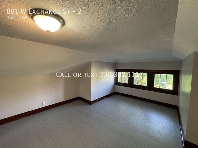 Building Photo - Three bedroom one bathroom second level ap...