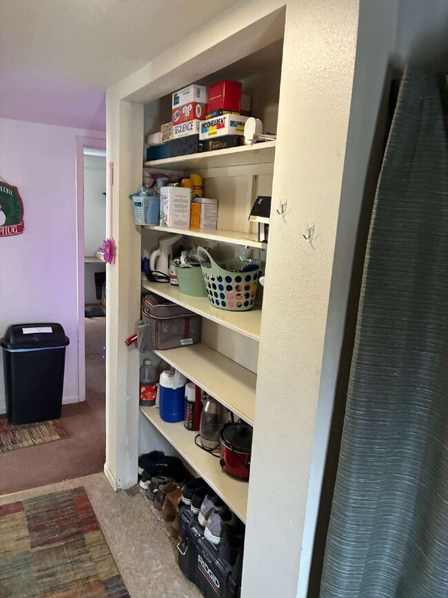 Building Photo - 2 bedroom 1 bathroom on Water street and near UWEC!