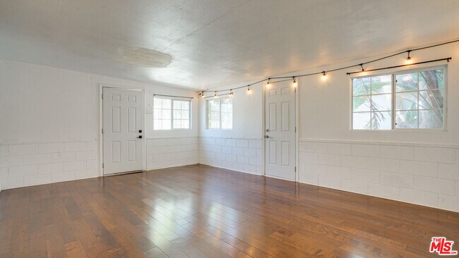 Building Photo - 6632 W 87th St