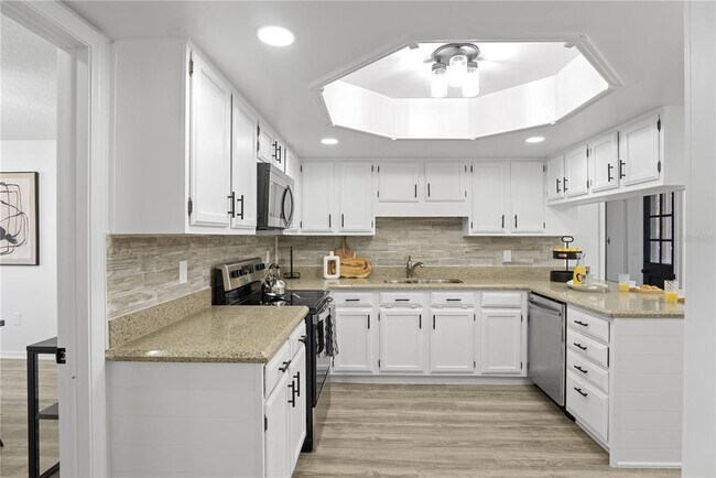 Building Photo - 2540 Albany Dr