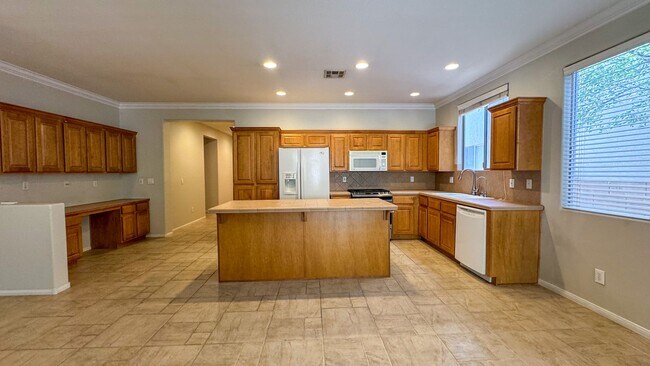 Building Photo - Discover your dream home in the heart of H...