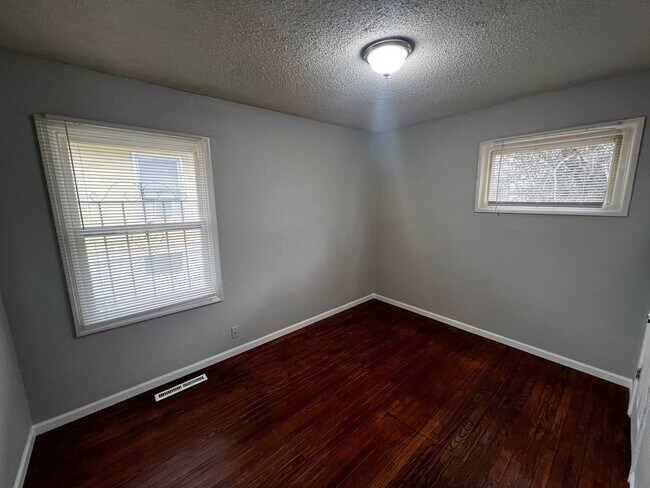 Building Photo - Freshly Painted 2-Bedroom with Refinished Hardwood Floors