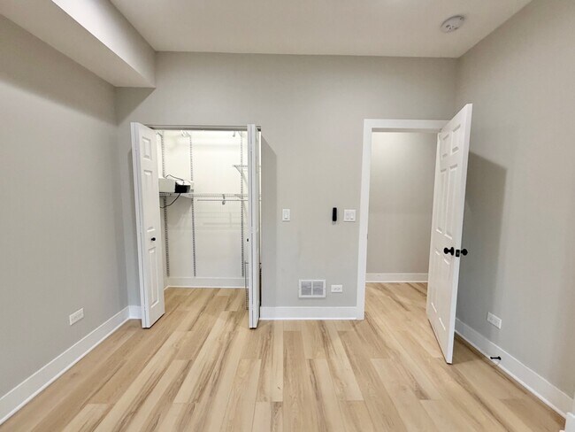 Building Photo - 4908 N Rockwell St