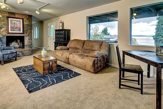 Building Photo - Stunning Sound & Olympic Mountain View Home in North Admiral