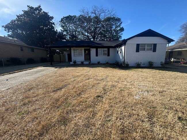 Building Photo - 2851 Redwing Rd