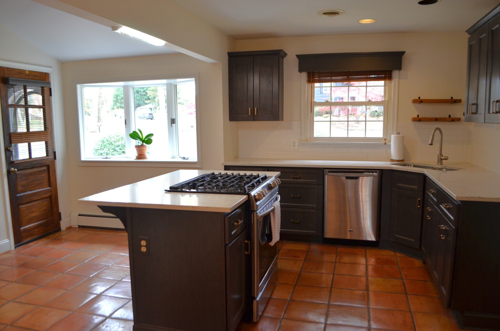 Beautiful bay window gets morning sun! - 45 Emerson Rd