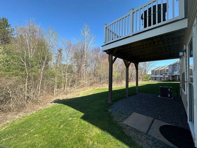 Building Photo - Spacious 3-Bedroom Townhouse in Prime Exet...