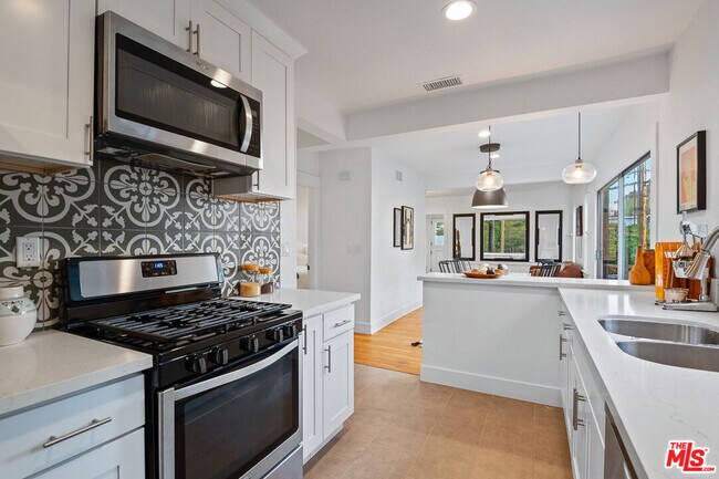 Building Photo - 2217 Scott Ave