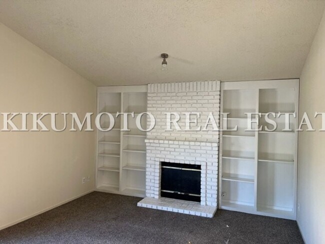 Building Photo - Pocket 3 Bedroom, 2 Bath Half-plex