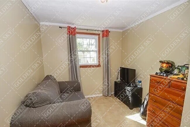 Building Photo - 2605 N Maplewood Ave