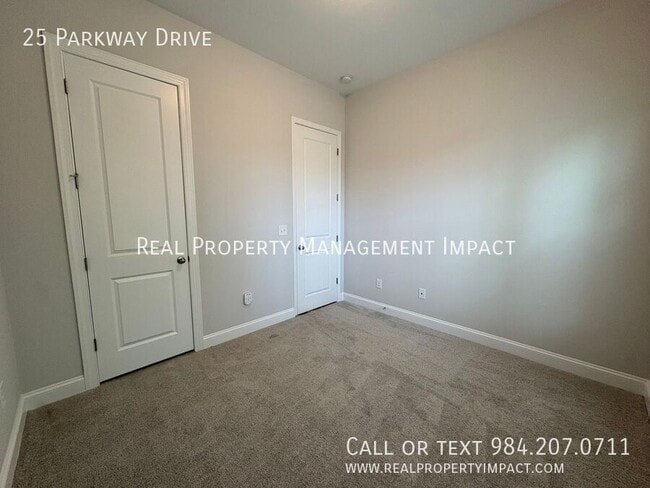 Building Photo - 25 Parkway Dr
