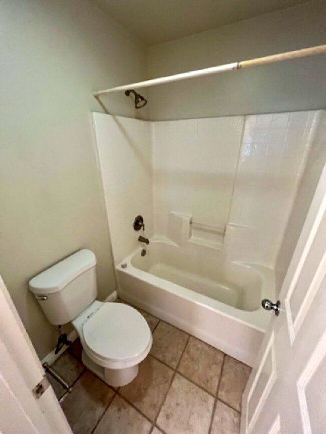Building Photo - COMING SOON! Beautiful Corona Pool Home wi...
