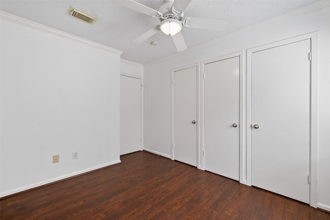 Building Photo - 2307 Brook View Ln