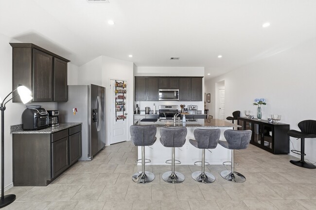 Building Photo - 1046 Appaloosa Ln