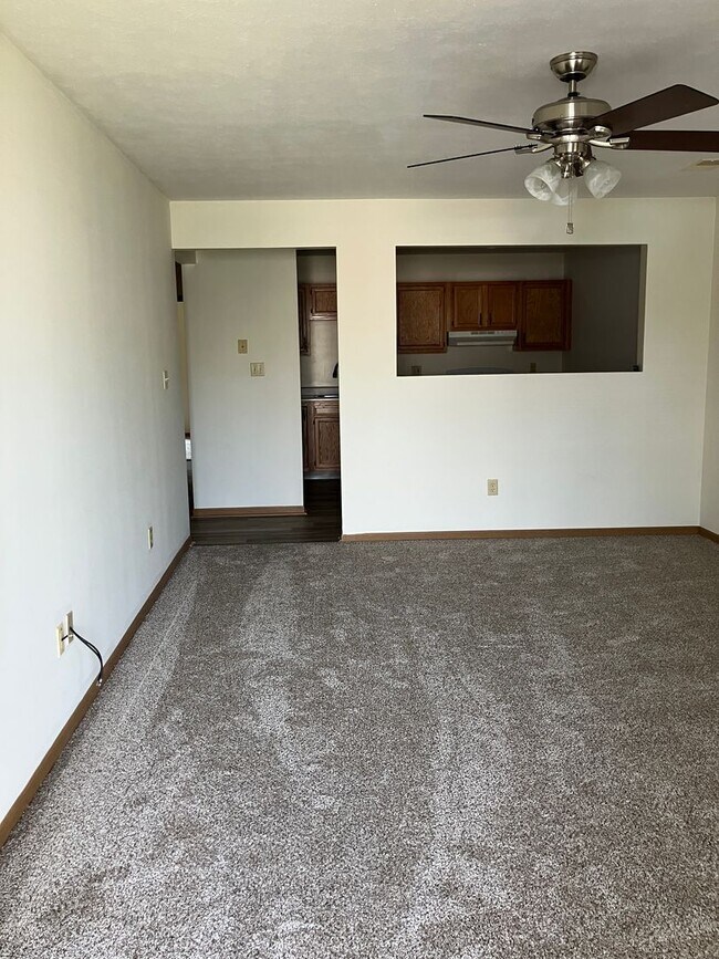 Building Photo - 2-Bedroom Ranch in Peaceful Piqua Neighbor...
