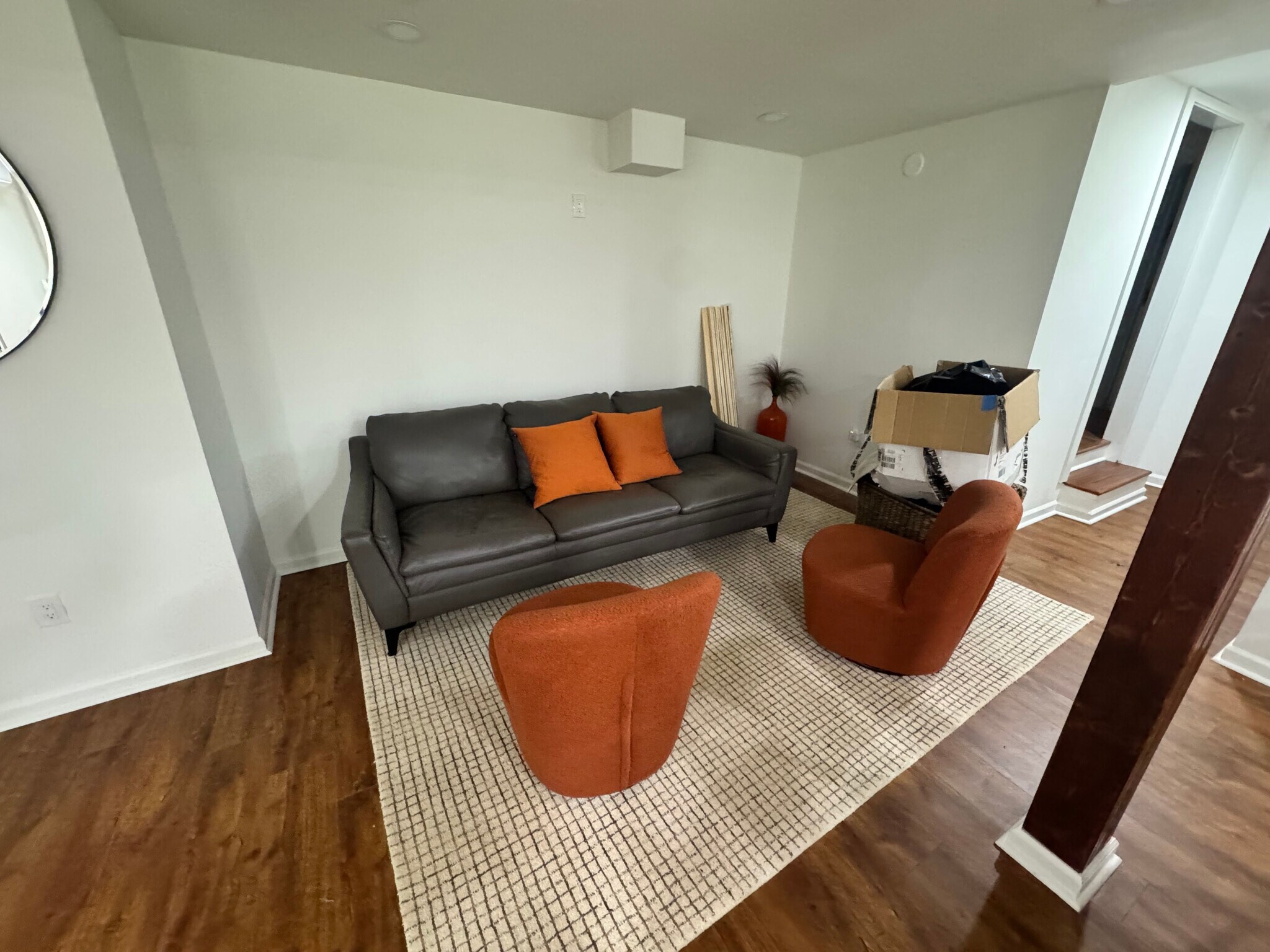 Building Photo - Room in Apartment on Rockcliff Rd SE