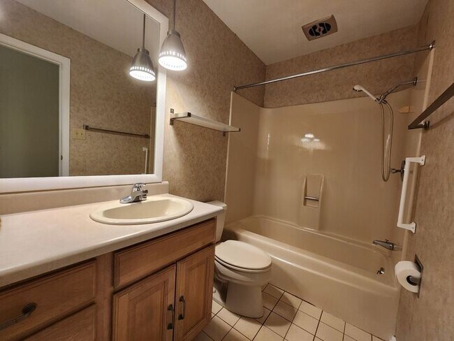 Building Photo - $99 Mother's Day Special - Large 3 Bedroom, 2 Baths and *Pets Welcome!!!