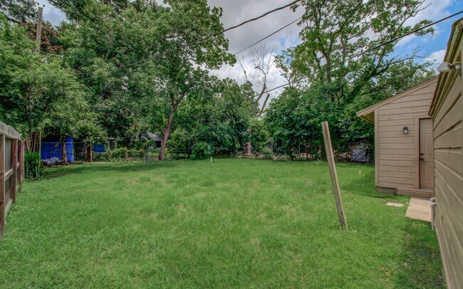 Building Photo - 5839 Southurst St