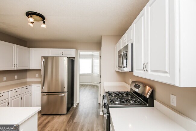 Building Photo - 1042 Whispering Woods Dr