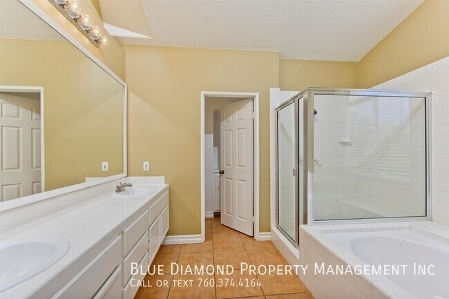 Building Photo - 801 Mosaic Cir
