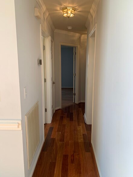 Building Photo - 5506 Phillipsburg Dr