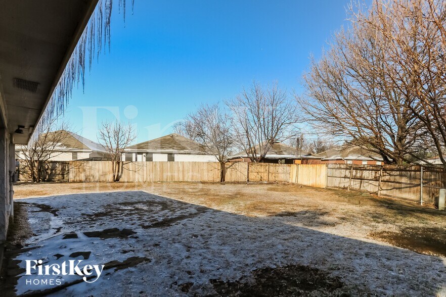 Building Photo - 6000 Lavaca Dr