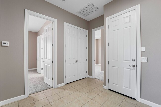 Building Photo - Welcome to this inviting Phoenix Rental - Available!