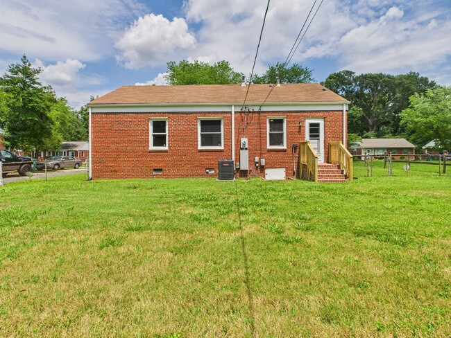 Building Photo - 1709 Glenview Rd