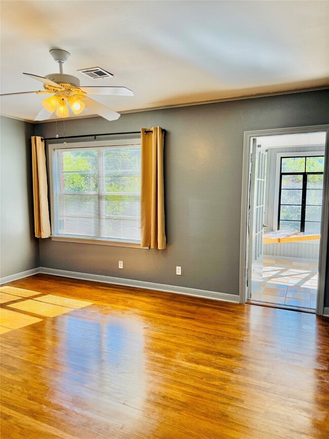 Building Photo - 2027 Sheridan St