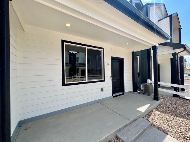 Building Photo - 3909 Crater St