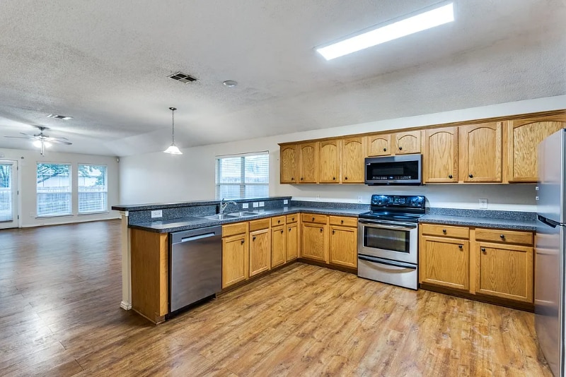 Building Photo - 1611 Venus Dr E